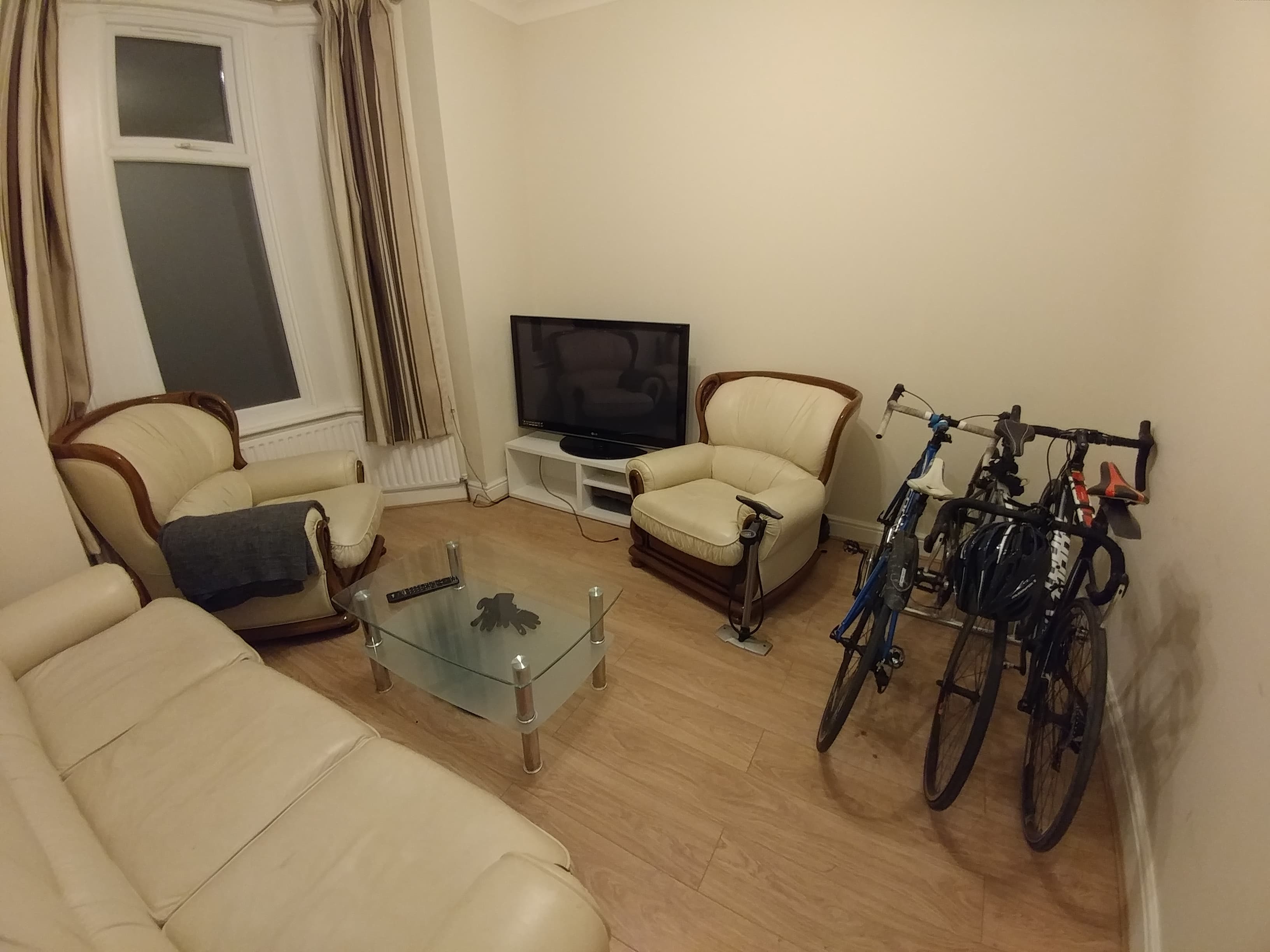 BLSA: DOUBLE BEDROOM IN LEYTON